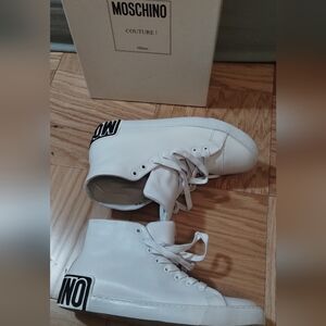 🆕 Mochino Leather LOGO Sneakers Size 42 US 9 White/Black